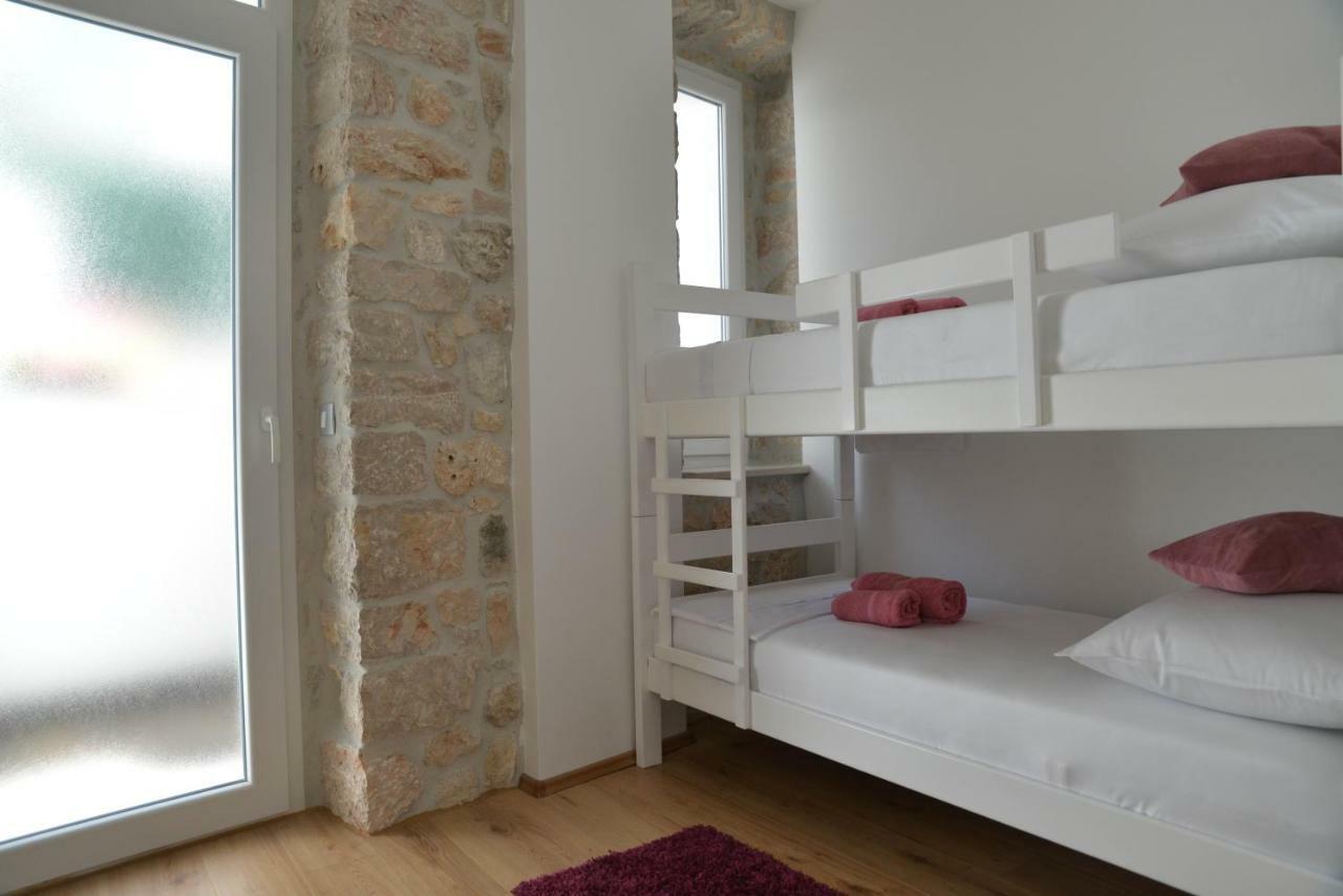 Apartmani Olujic Имотски Экстерьер фото