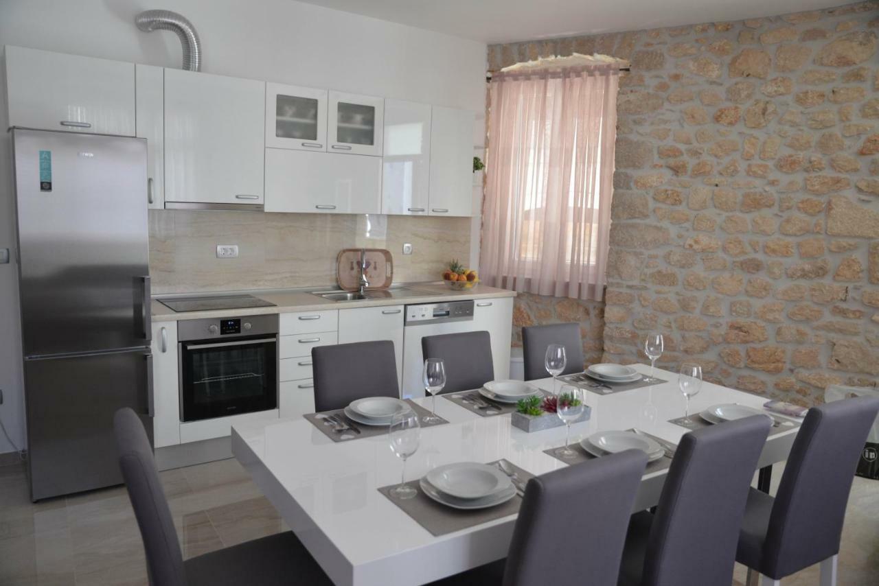 Apartmani Olujic Имотски Экстерьер фото