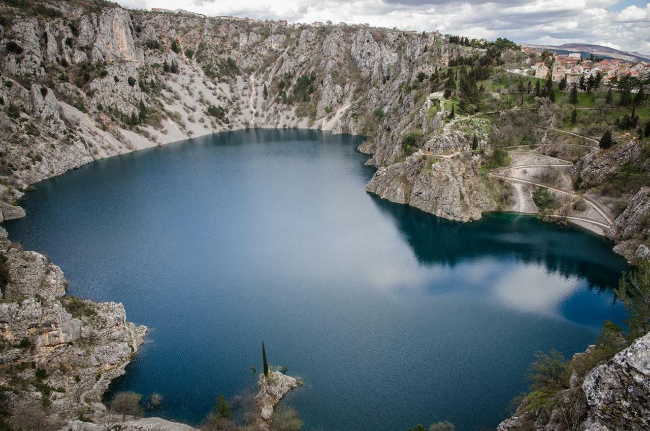 Apartmani Olujic Имотски Экстерьер фото