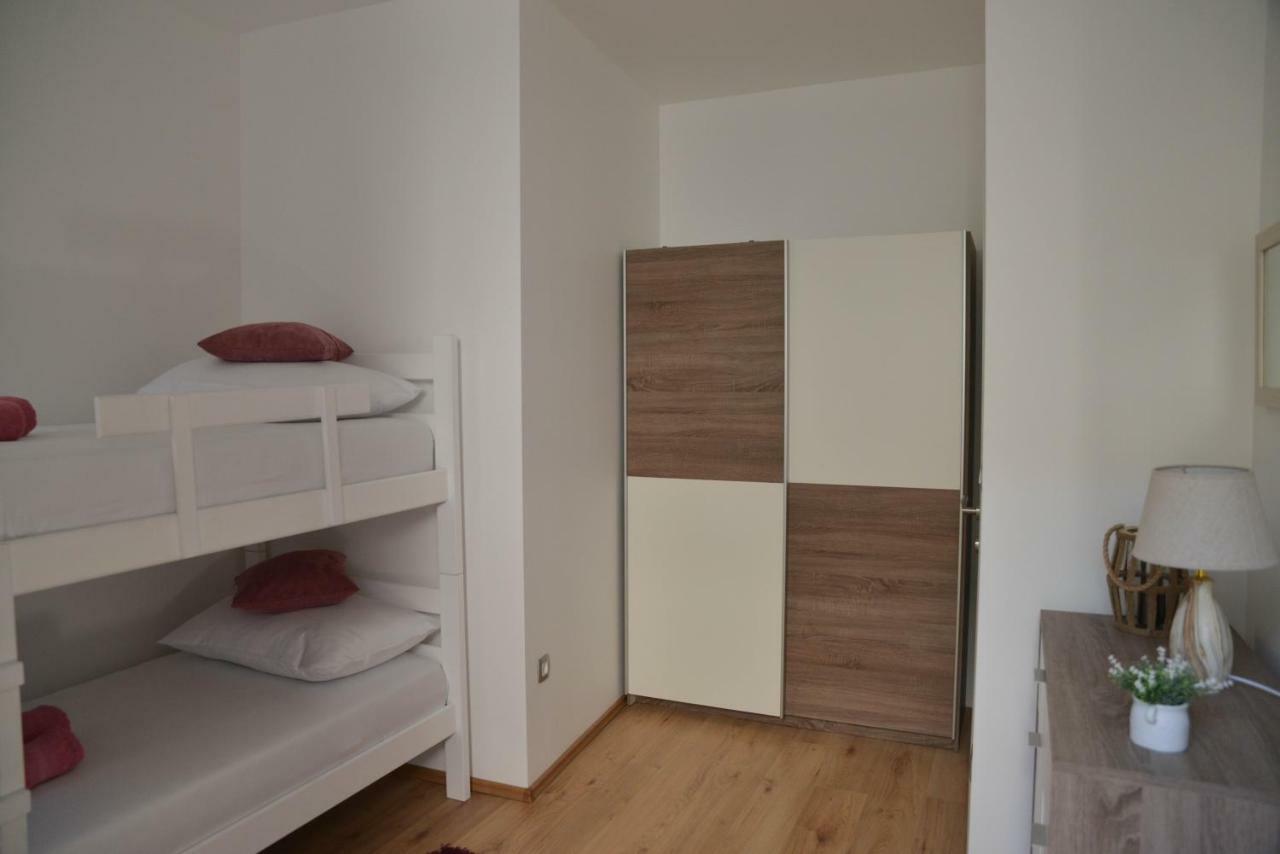 Apartmani Olujic Имотски Экстерьер фото